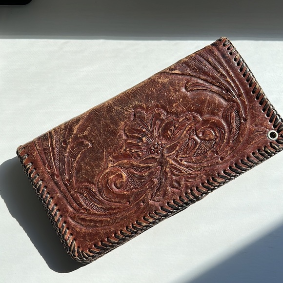 Sustainable Handmade Tooled Leather Wallet - Picture 3 of 4